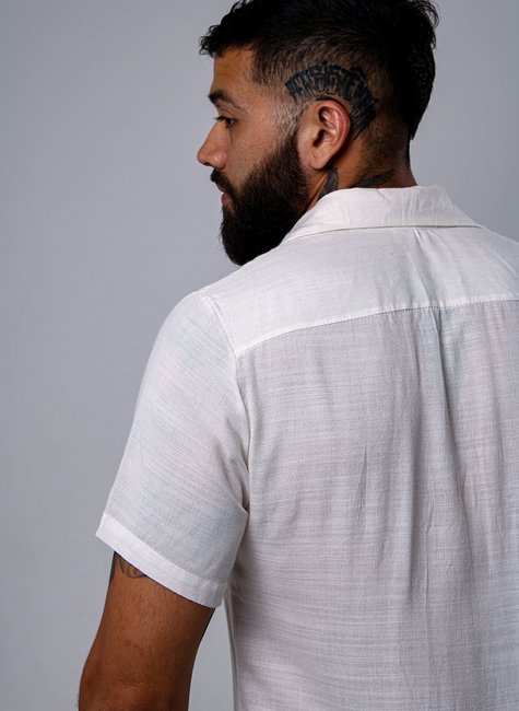 camisa masculina off white paraty detalhe