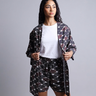 kimono preto e vermelho detalhes