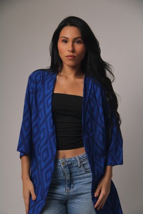 Kimono Raizes - Maxi Arara Fundo Azul